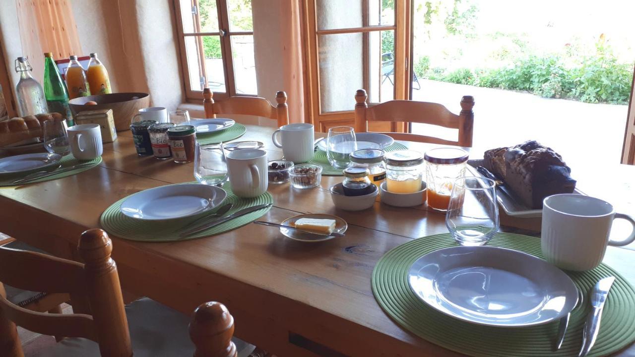 Bed and Breakfast Domaine De Montvianeix à Saint-Victor-Montvianeix Extérieur photo