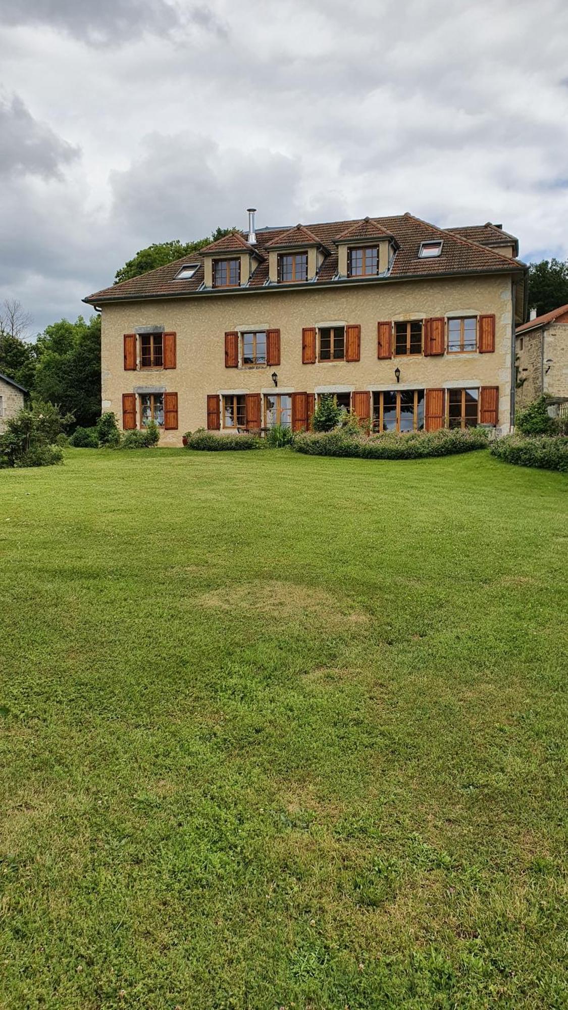 Bed and Breakfast Domaine De Montvianeix à Saint-Victor-Montvianeix Extérieur photo