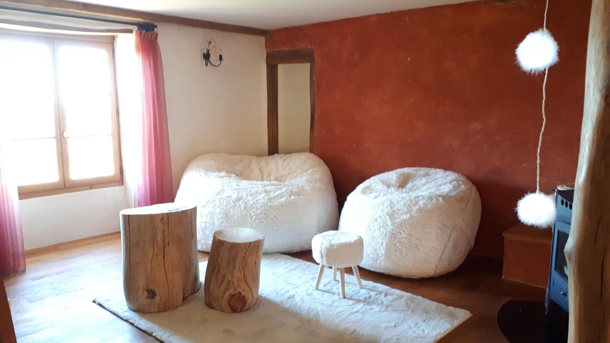Bed and Breakfast Domaine De Montvianeix à Saint-Victor-Montvianeix Extérieur photo