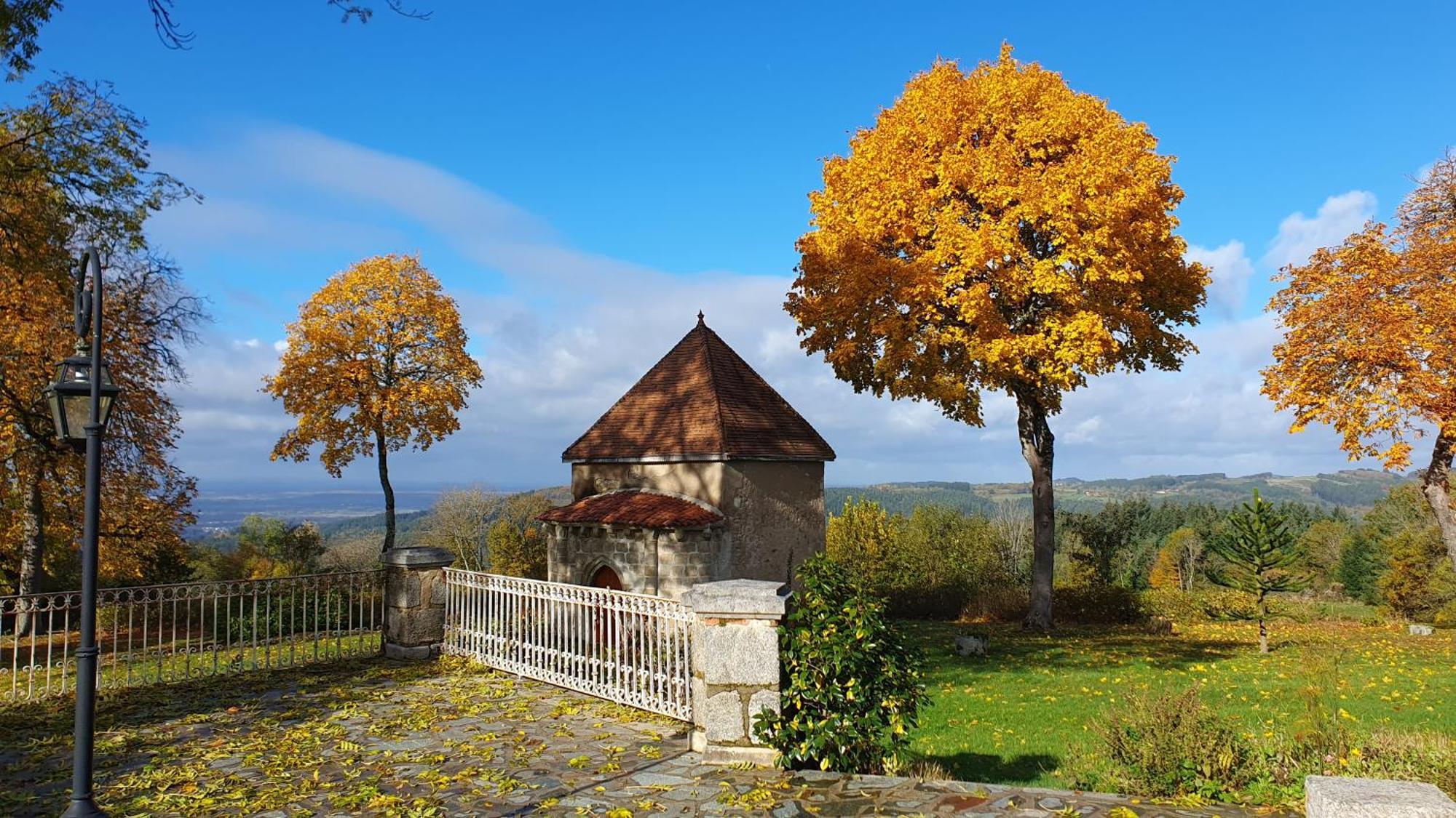 Bed and Breakfast Domaine De Montvianeix à Saint-Victor-Montvianeix Extérieur photo