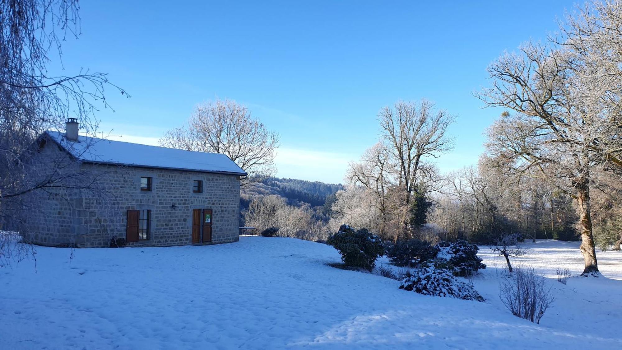 Bed and Breakfast Domaine De Montvianeix à Saint-Victor-Montvianeix Extérieur photo