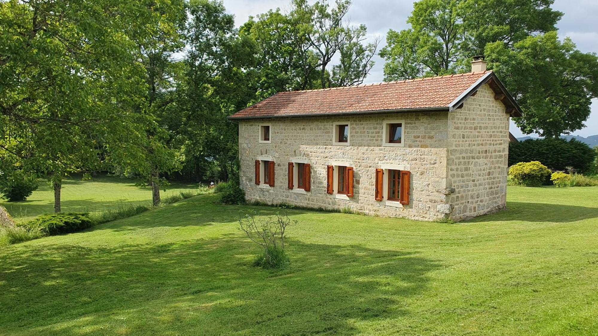 Bed and Breakfast Domaine De Montvianeix à Saint-Victor-Montvianeix Extérieur photo
